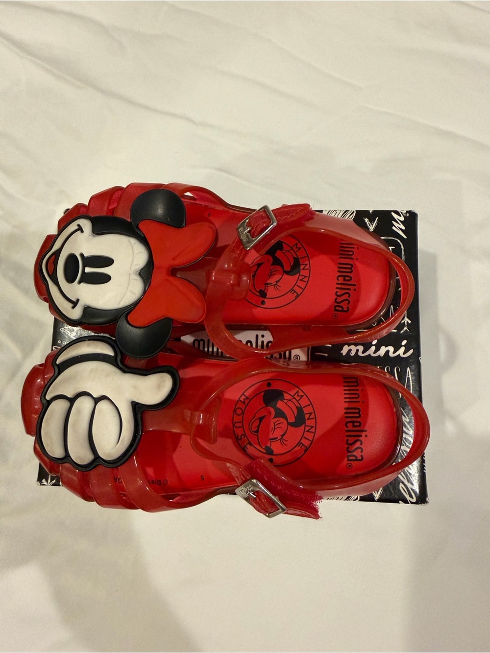 Mini Melissa Red Minnie Mouse Jelly Sandals with Thumbs-Up Detail - Picture 4 of 4